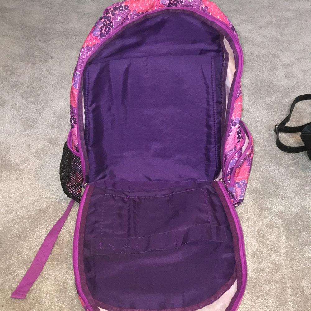 Cute backpack!! - Picture 3 of 8